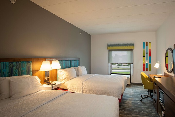 2 Queen Beds (12 of 14)