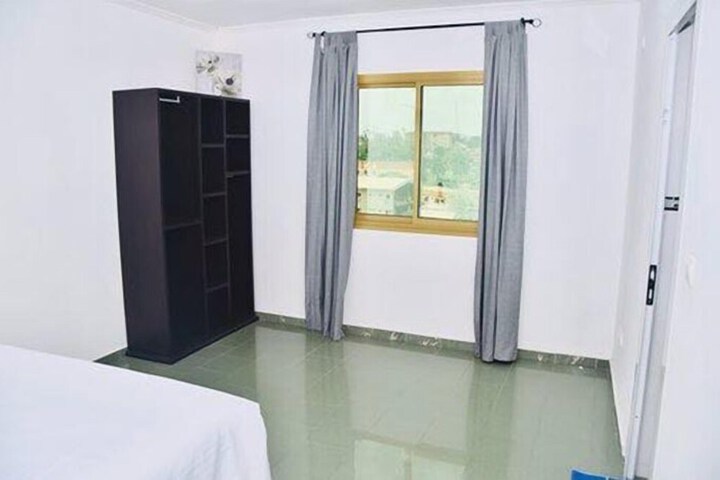 Room 4 of 16