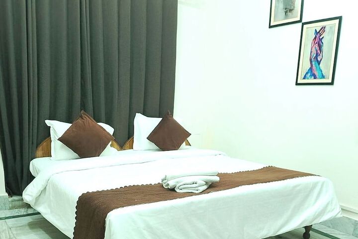 Room 6 of 24