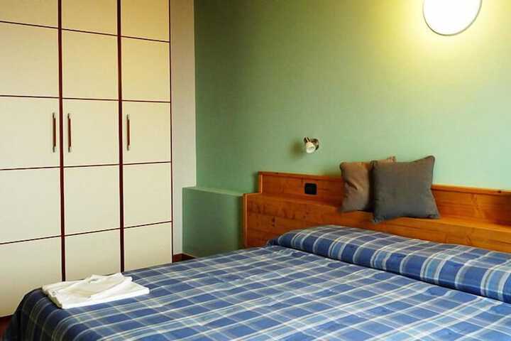 Room 3 of 8