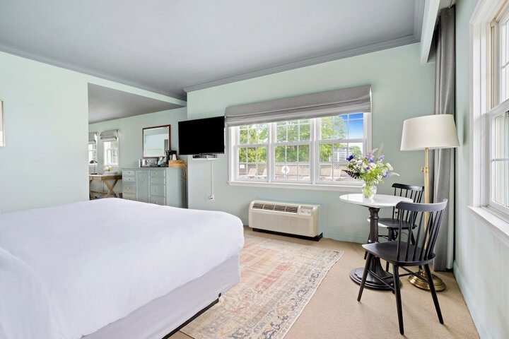 1 King Bed Partial Harbour View Balcony (9 of 42)