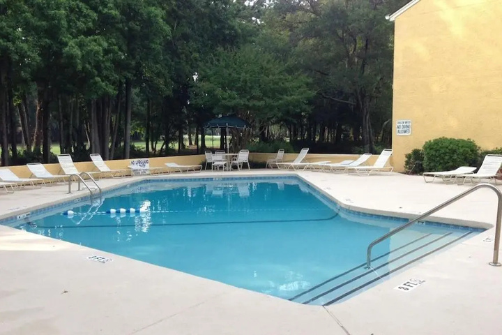 Pool 9 of 15
