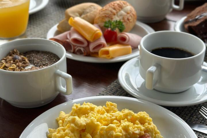Breakfast/Coffee Service 109 of 221