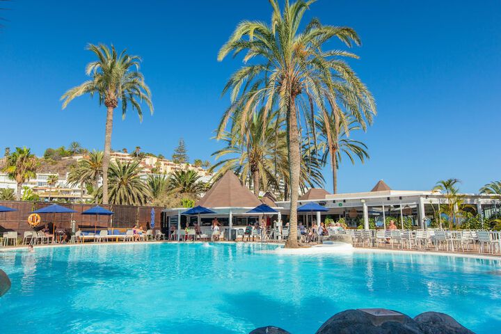 Hotel Pool