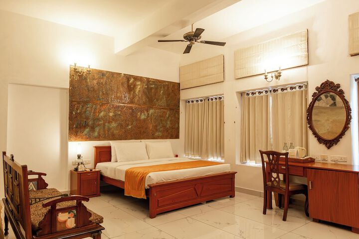 Room 10 of 80
