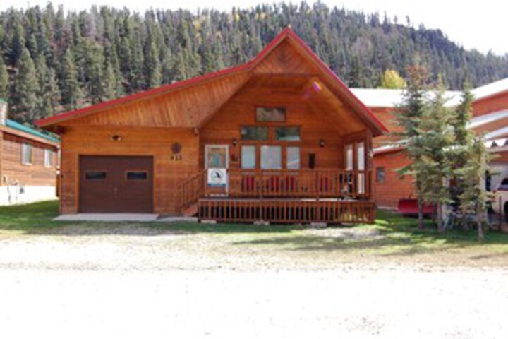 Exterior of Karlin`sranch_house