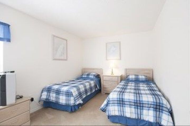 Room 4 of 16