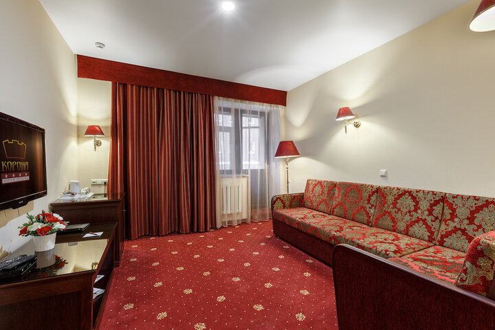 Room 9 of 38