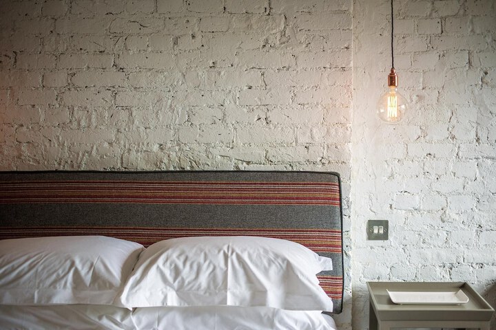 Room 16 of 38