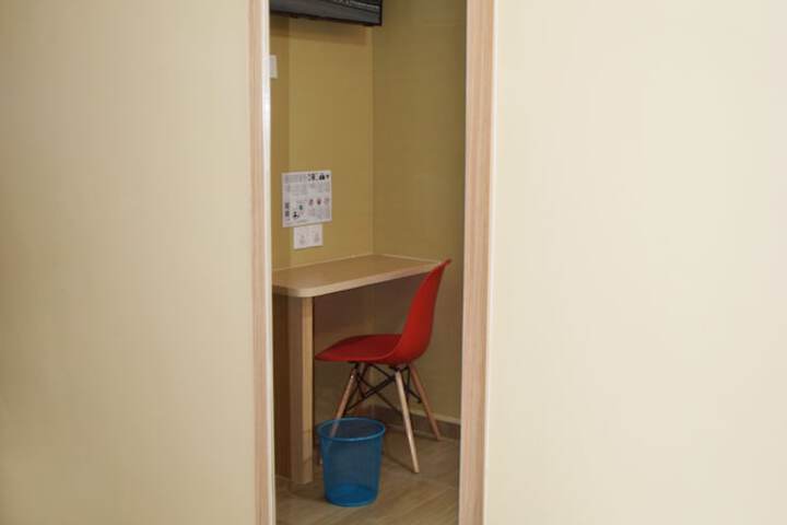 Room 28 of 65