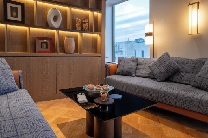 Lounge 187 of 231