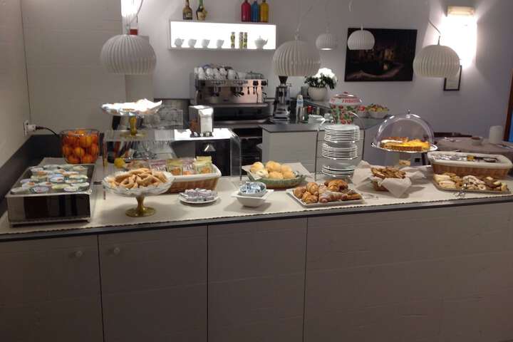 Breakfast/Coffee Service 75 of 106