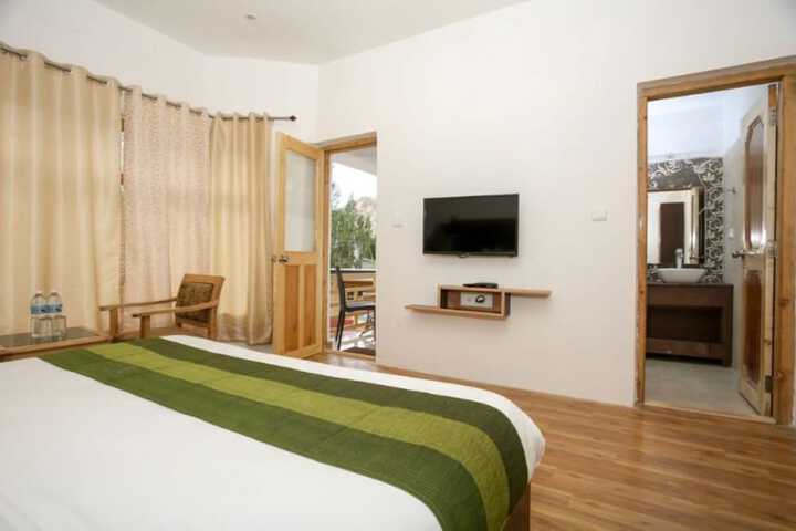 Room 5 of 11
