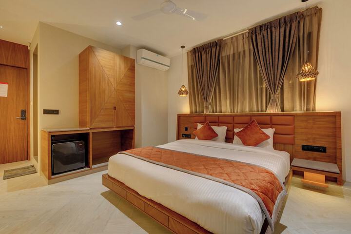 Room 3 of 8