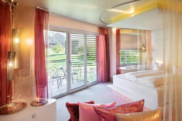 Room 4 of 16