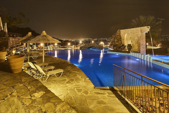Hotel with Pool