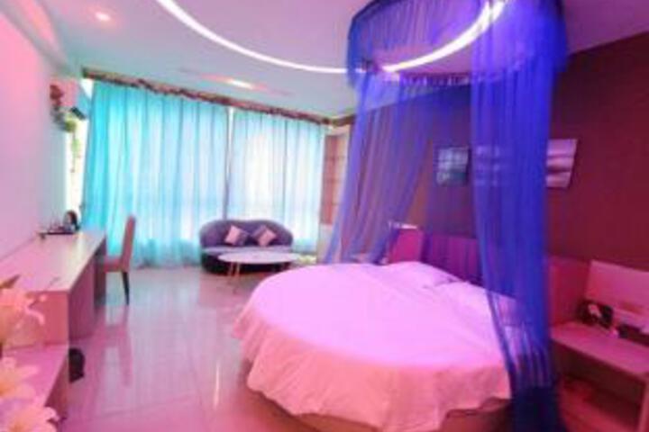 Room 6 of 6