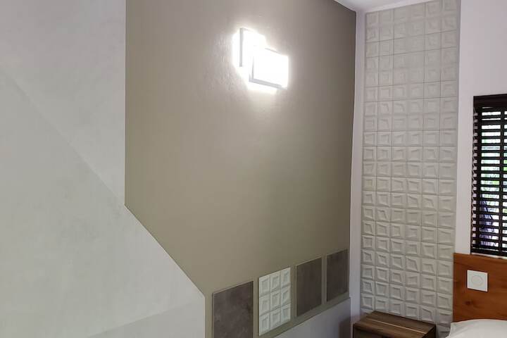 Room 18 of 97