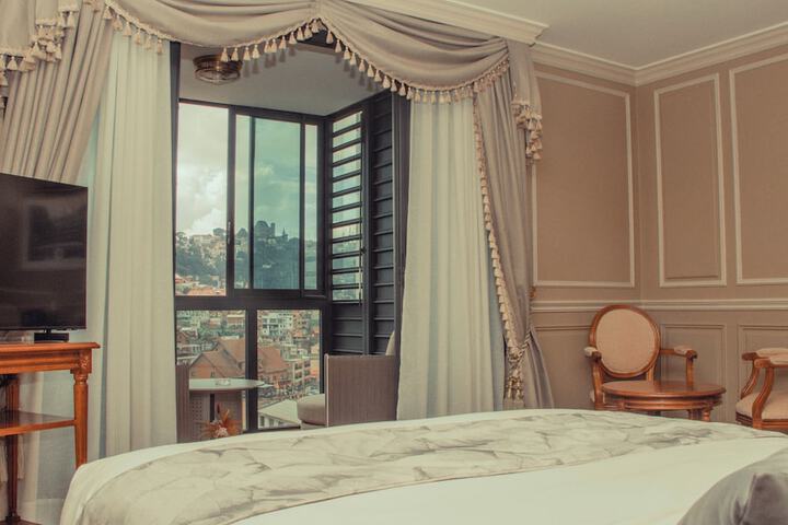 Room 53 of 198