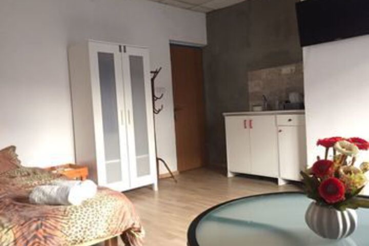 Room 3 of 8