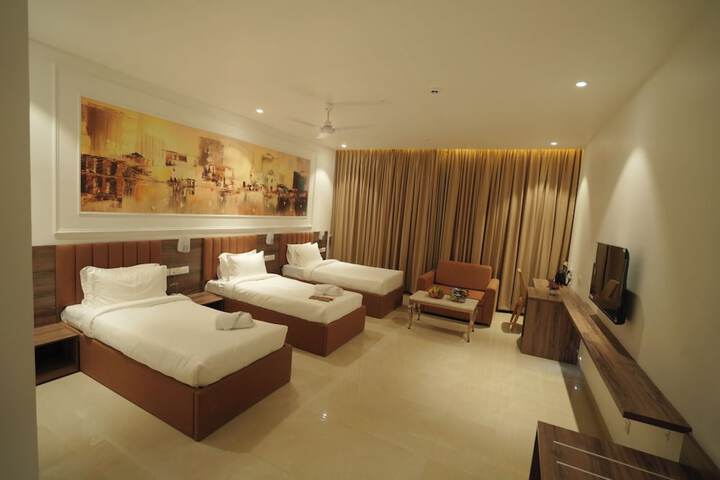 Room 34 of 102