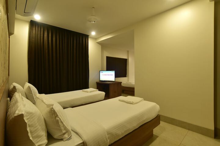 Room 9 of 16