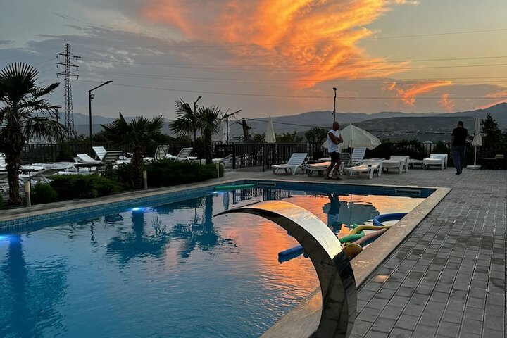 Pool 21 of 55