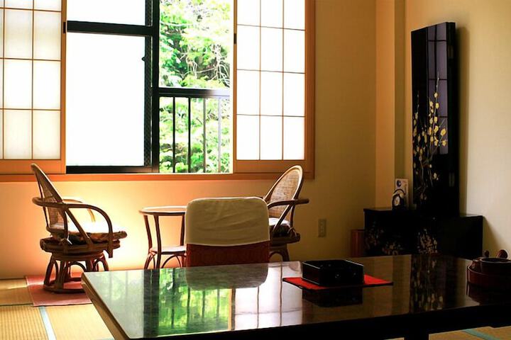 Room 6 of 27