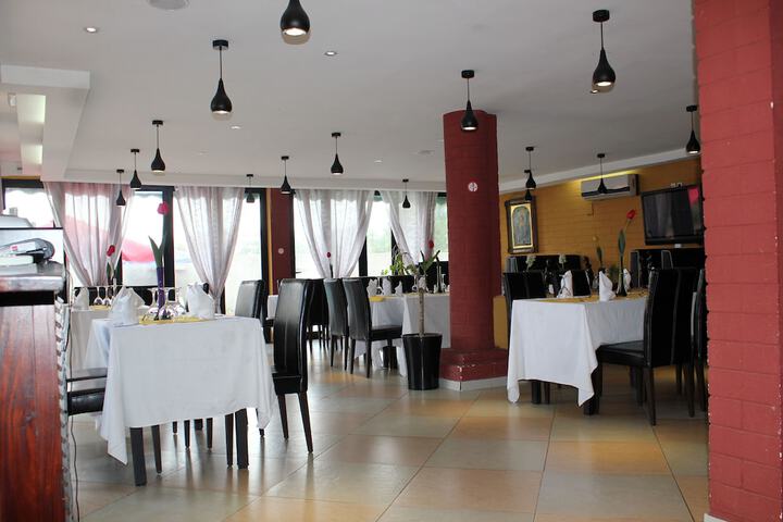 Dining 36 of 47