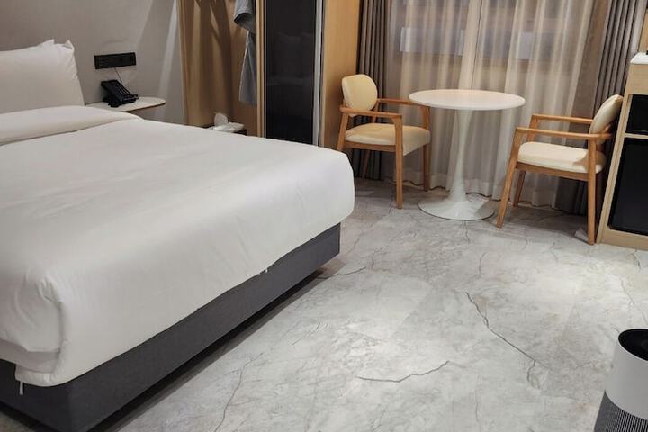 Room 36 of 71
