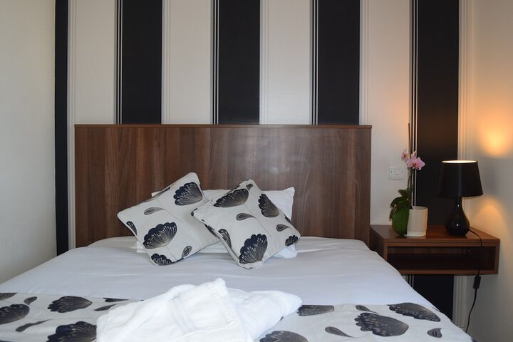 Room 4 of 33
