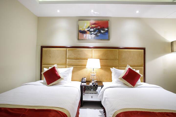 Room 8 of 34