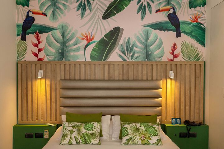 Room 52 of 146