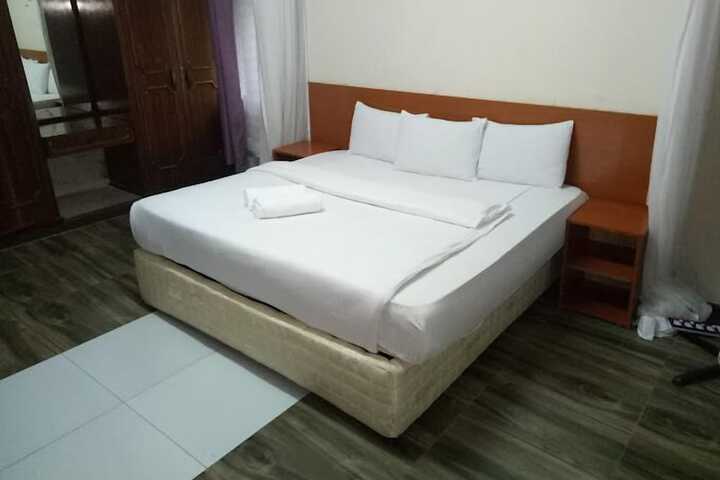 Room 16 of 46