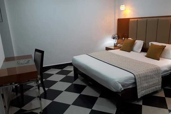 Room 7 of 18