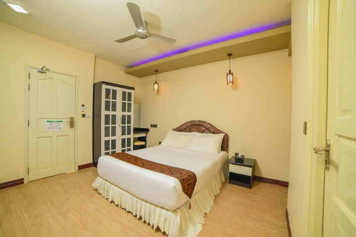Room 4 of 6