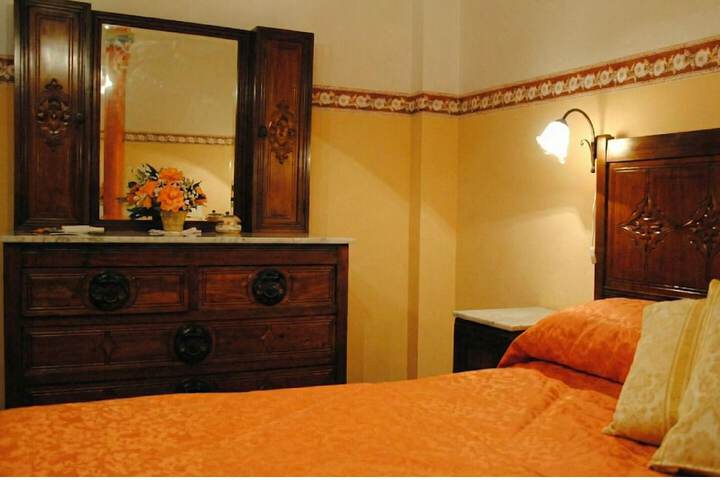 Room 5 of 8