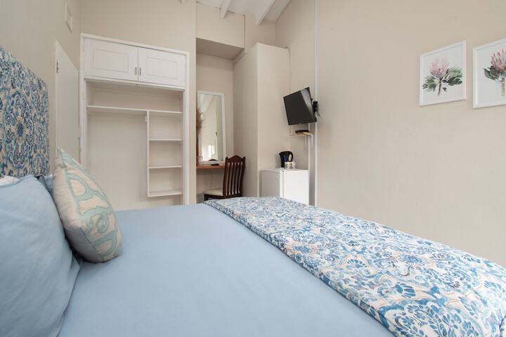 Room 9 of 98