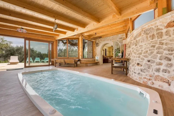 Pool 10 of 20
