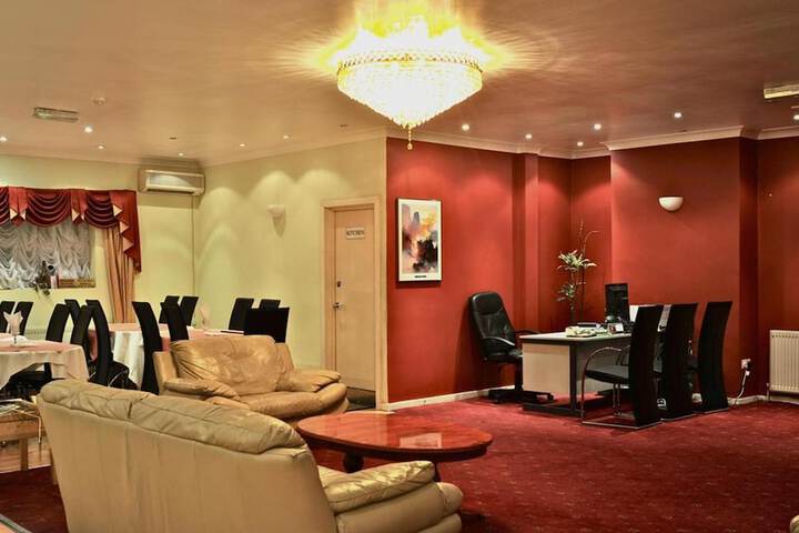 Ballroom/Hall 24 of 31