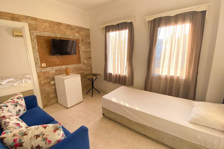 Room 10 of 18