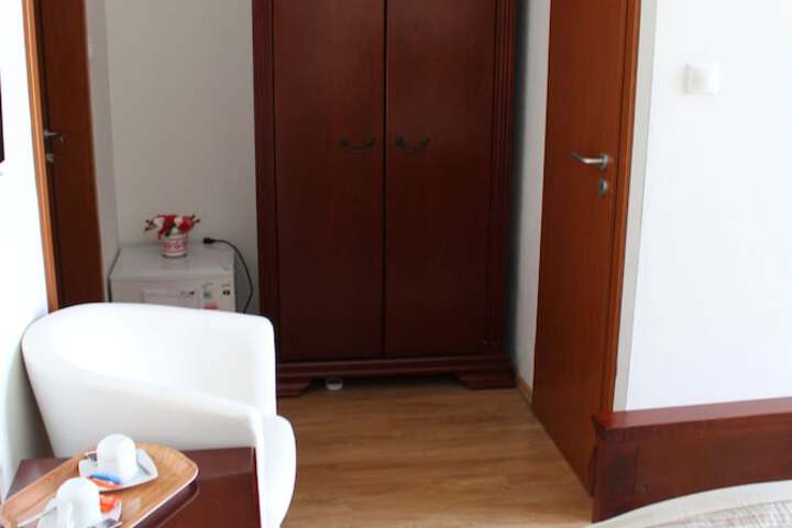 Room 6 of 64