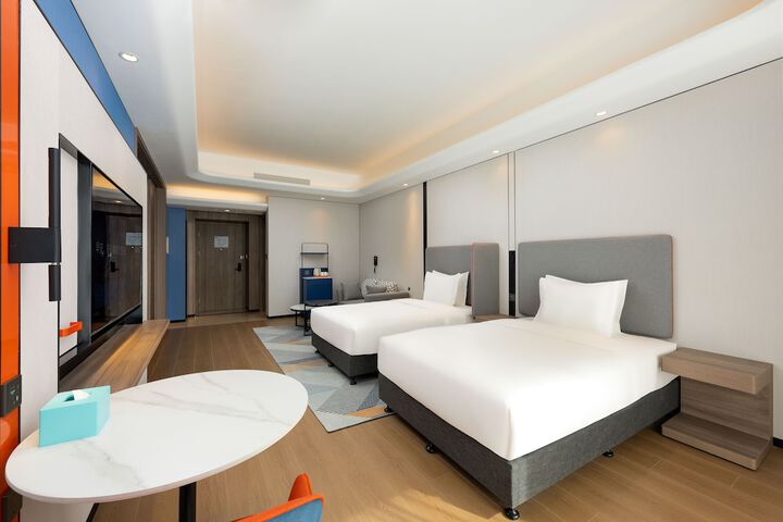 Room 13 of 52