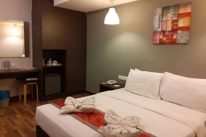 Room 12 of 38