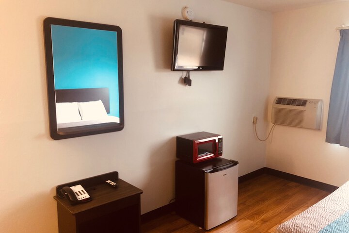 Room 7 of 9