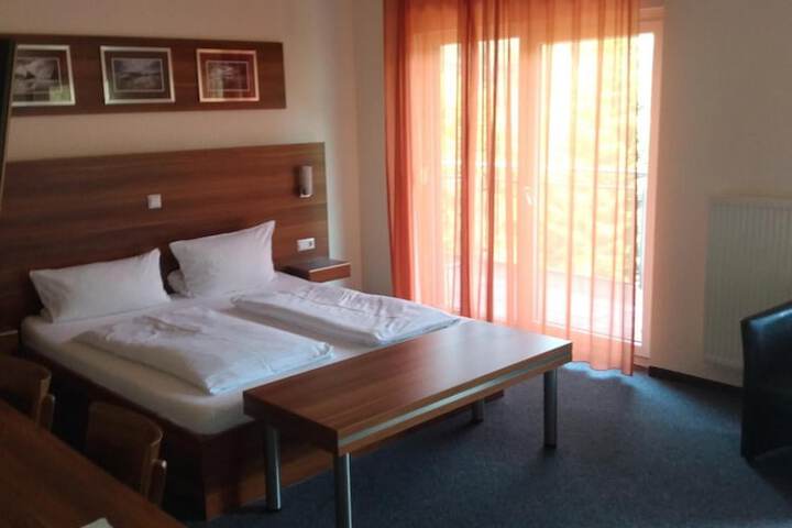 Room 10 of 34