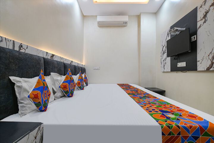 Room 9 of 20