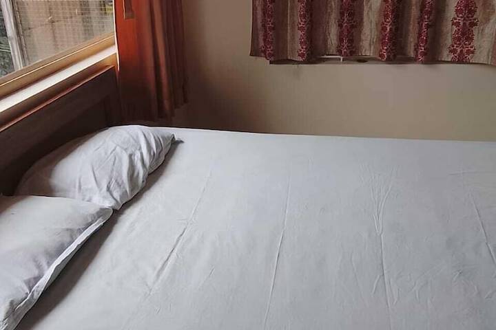 Room 6 of 28
