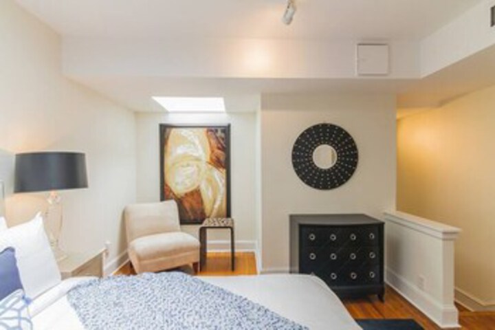 Room 27 of 34