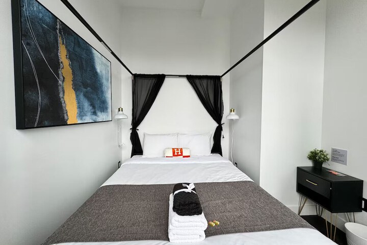Room 9 of 62